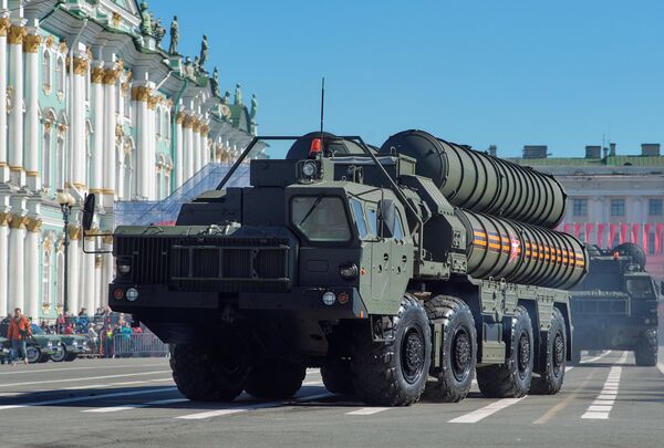 Transporters-launchers for S-400 Triumf missile systems at the final rehearsal of the military parade on St. Petersburg's Palace Square, which is timed to the 73rd anniversary of Victory in the Great Patriotic War Transporters-launchers for S-400 Triumf missile systems at the final rehearsal of the military parade on St. Petersburg's Palace Square, which is timed to the 73rd anniversary of Victory in the Great Patriotic War - Sputnik International