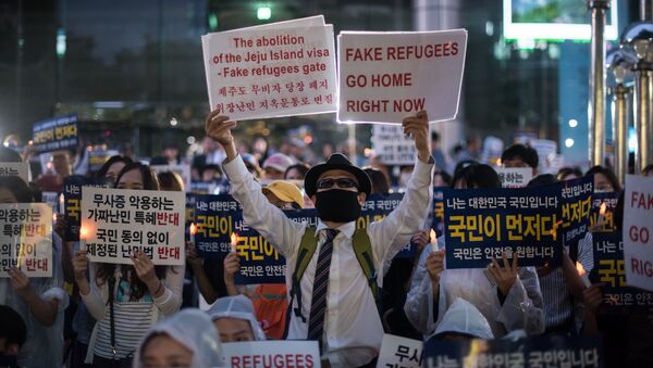 Anti-immigration activists attend a protest against a group of asylum-seekers from Yemen, in Seoul on June 30, 2018 - Sputnik International