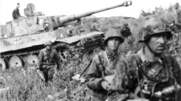 Waffen SS Division Das Reich units with a Tiger I tank. Kursk, 1943.  - Sputnik International