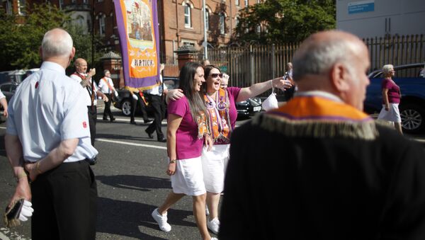 Protestant women pose for a selfie during an Orange Order march in Belfast on July 12, 2017 - Sputnik International