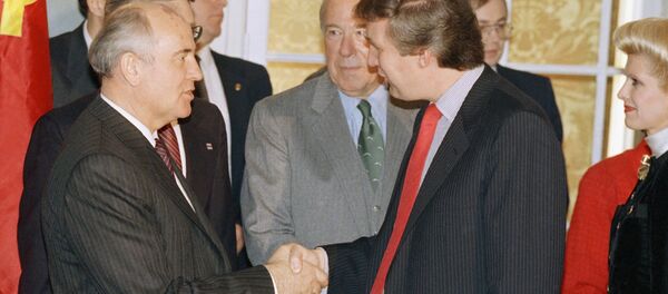 Soviet leader Mikhail Gorbachev shakes hands with New York financier Donald Trump, the State Department in Washington on Wednesday, Dec. 9, 1987 prior to luncheon in Gorbachev?s honor - Sputnik International