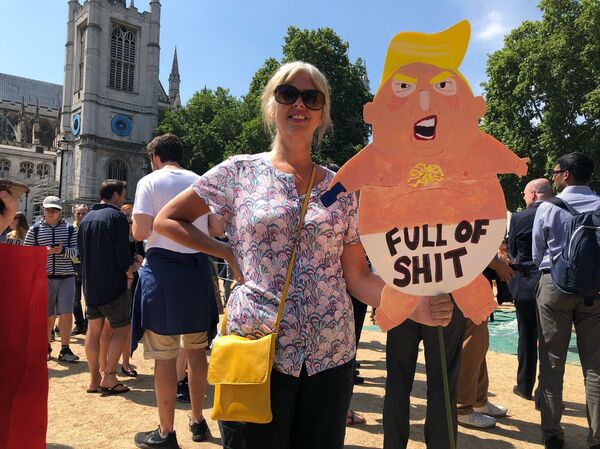 A protestor attending an anti-Trump rally in London, UK - Sputnik International