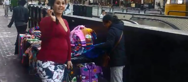 US woman runs away after bystander films her harassing street vendor and asks netizens to reveal her employer US woman runs away after bystander films her harassing street vendor and asks netizens to reveal her employer - Sputnik International
