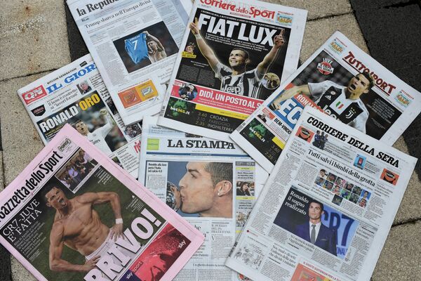 A picture taken on July 11, 2018 in Milan shows the Italian newspapers front pages enlightening the arrival of Portugal's Cristiano Ronaldo at the Italian Serie A football club Juventus Turin A picture taken on July 11, 2018 in Milan shows the Italian newspapers front pages enlightening the arrival of Portugal's Cristiano Ronaldo at the Italian Serie A football club Juventus Turin - Sputnik International