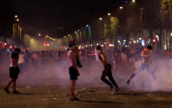 France fans are seen during clashes on the Champs-Elysees avenue after France win the Soccer World Cup final. - Sputnik International