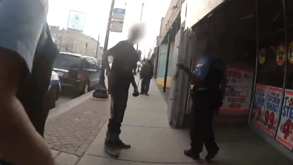 Bodycam footage shows officer with the Chicago Police Department shoot Harith Augustus seven times, killing him - Sputnik International