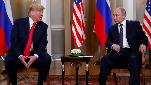 Trump y Putin se reunen en el palacio presidencial para su primera cumbre oficial - Sputnik International