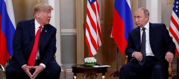 Trump y Putin se reunen en el palacio presidencial para su primera cumbre oficial - Sputnik International