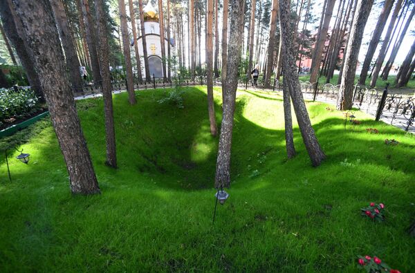 A pit where the bodies of members of Russian emperor's family were left after execution A pit where the bodies of members of Russian emperor's family were left after execution - Sputnik International