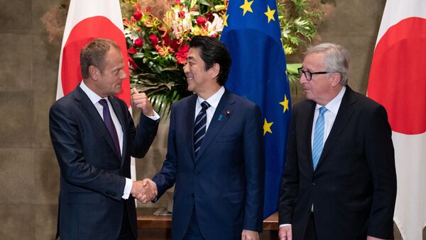 Japanese Prime Minister Shinzo Abe meets with European Commission President Jean-Claude Juncker and European Council President Donald Tusk, July 17, 2018 at the Japanese Prime Minister office in Tokyo - Sputnik International