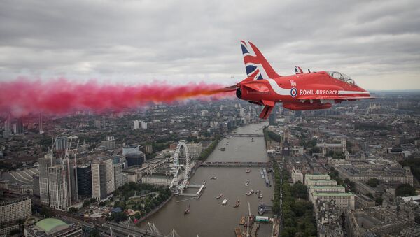 Members of the Red Arrows Royal Air Force Aerobatic Team fly over London, heading for Buckingham Palace, to mark the centenary of the Royal Air Force in central London, Britain. - Sputnik International