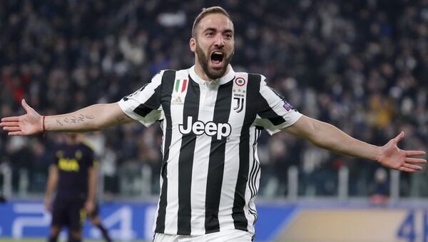 Juventus' Gonzalo Higuain celebrates after scoring his side's opening goal during the Champions League, round of 16, first-leg soccer match between Juventus and Tottenham Hotspurs, at the Allianz Stadium in Turin, Italy, Tuesday, Feb. 13, 2018. - Sputnik International