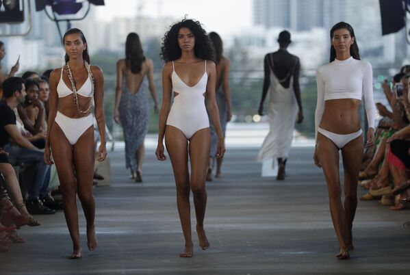 Summer Heat and Bikini Babes: Highlights of Miami Swim Week 2018 Summer Heat and Bikini Babes: Highlights of Miami Swim Week 2018 - Sputnik International