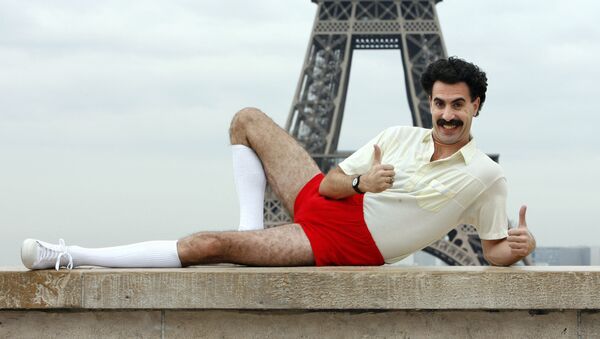 British comedian Sacha Baron Cohen poses in front of the Eiffel tower, 09 October 2006 in Paris - Sputnik International