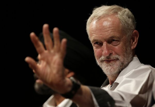 British lawmaker Jeremy Corbyn waves to a member of the audience prior to addressing a meeting during his election campaign for the leadership of the British Labour Party in Ealing, west London, Monday, Aug. 17, 2015 British lawmaker Jeremy Corbyn waves to a member of the audience prior to addressing a meeting during his election campaign for the leadership of the British Labour Party in Ealing, west London, Monday, Aug. 17, 2015 - Sputnik International