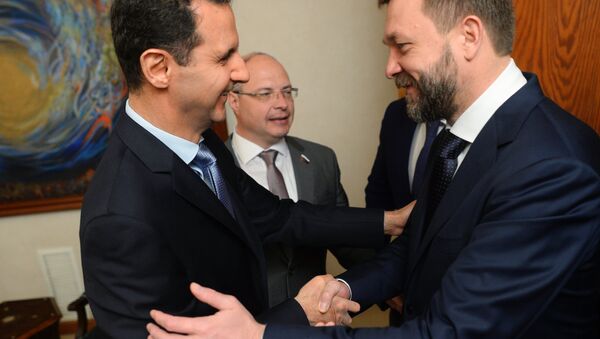 Syrian President Bashar al-Assad, left, meets with the Russian Federation Council Dmitry Sablin  in Damascus - Sputnik International