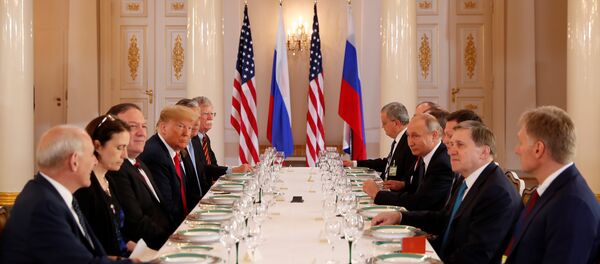 El presidente de Estados Unidos, Donald Trump, y el líder ruso, Vladímir Putin, durante su reunión en Helsinki El presidente de Estados Unidos, Donald Trump, y el líder ruso, Vladímir Putin, durante su reunión en Helsinki - Sputnik International