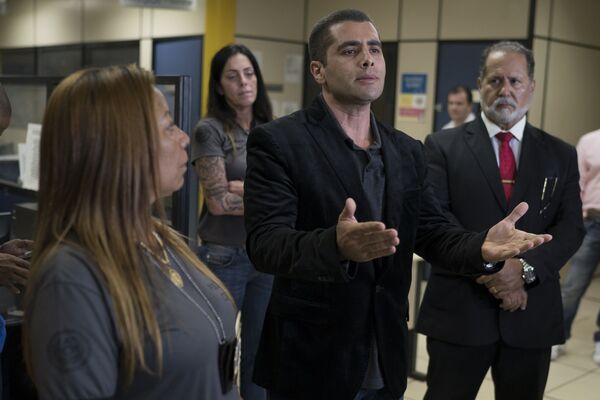 Brazilian celebrity surgeon Dr. Denis Cesar Barros Furtado speaks to the press at police headquarters after his arrest in Rio de Janeiro, Brazil, Thursday, July 19, 2018 Brazilian celebrity surgeon Dr. Denis Cesar Barros Furtado speaks to the press at police headquarters after his arrest in Rio de Janeiro, Brazil, Thursday, July 19, 2018 - Sputnik International