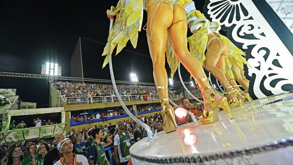 Spectators watch the parade of the Salgueiro samba school during the second night of Rio's Carnival at the Sambadrome in Rio de Janeiro, Brazil, on February 13, 2018 - Sputnik International