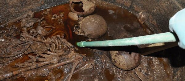 The skeletons of family mummies are seen at the site of the newly discovered giant black sarcophagus in Sidi Gaber district of Alexandria - Sputnik International