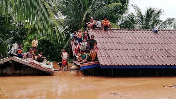 Villagers evacuate after the Xepian-Xe Nam Noy hydropower dam collapsed in Attapeu province, Laos July 24, 2018 - Sputnik International