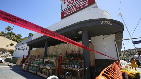 Red tape blocks access to a Trader Joe's grocery store in the Los Feliz neighborhood of Los Angeles, Sunday, July 22, 2018. - Sputnik International