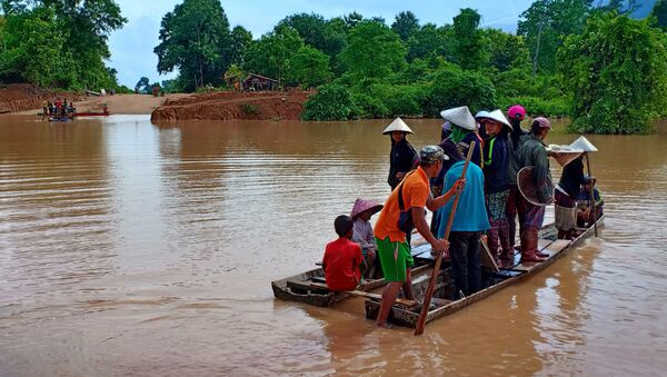Villagers are evacuated after the Xepian-Xe Nam Noy hydropower dam collapsed in Attapeu province, Laos July 24, 2018 - Sputnik International