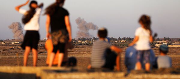 Israeli kids look over the Israeli Syrian border as smoke can be seen following an explosion at its Syrian side it is seen from the Israeli-occupied Golan Heights, Israel July 23, 2018 Israeli kids look over the Israeli Syrian border as smoke can be seen following an explosion at its Syrian side it is seen from the Israeli-occupied Golan Heights, Israel July 23, 2018 - Sputnik International