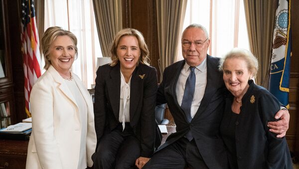 Three former U.S. secretaries of state, Hillary Clinton (L), Colin Powell (2nd R) and Madeleine Albright (R) are pictured with fictional Secretary of State Elizabeth McCord, played by Tea Leoni (2nd L) on political television drama Madam Secretary, in this picture released by CBS in New York, NY, U.S., July 24, 2018 - Sputnik International