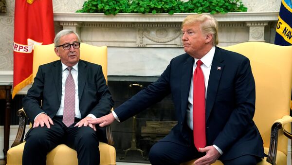 Trump meets with European Commission President Juncker at the White House in Washington - Sputnik International