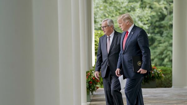President Donald Trump, right, and European Commission president Jean-Claude Juncker, walk out to speak in the Rose Garden of the White House, Wednesday, July 25, 2018, in Washington. - Sputnik International