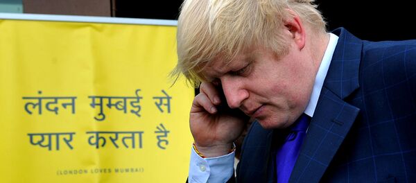 (File) Boris Johnson takes a phone call during an interaction with Indian media representatives in Mumbai on November 29, 2012 - Sputnik International