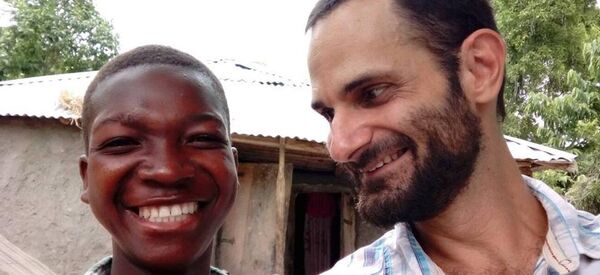 James Arbaugh (R) is seen with a Haitian boy James Arbaugh (R) is seen with a Haitian boy - Sputnik International