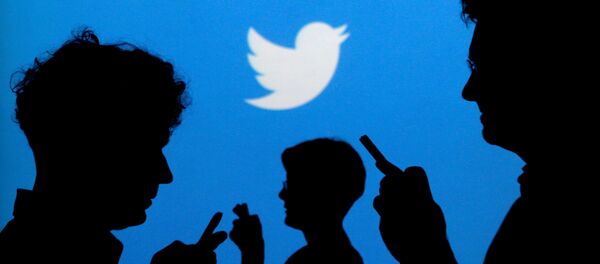 People holding mobile phones are silhouetted against a backdrop projected with the Twitter logo in this illustration picture taken September 27, 2013 People holding mobile phones are silhouetted against a backdrop projected with the Twitter logo in this illustration picture taken September 27, 2013 - Sputnik International