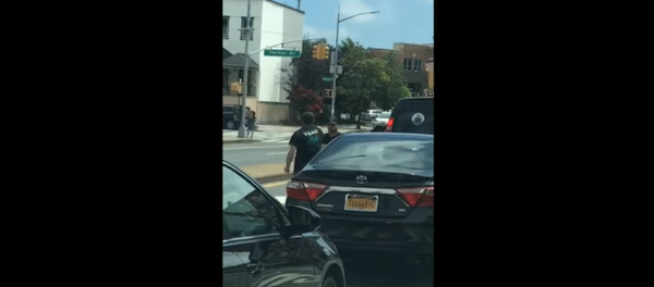 Road rage fight in New York City' Brooklyn ends with man smashed between cars - Sputnik International
