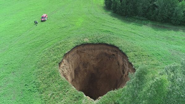 50-meter-deep karst hole in Russia - Sputnik International