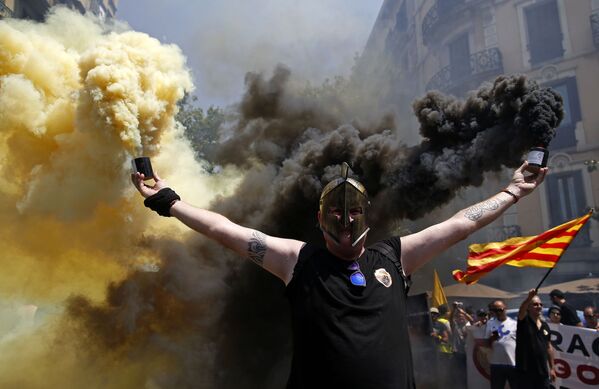 Anti-Uber protester in Barcelona, Spain - Sputnik International
