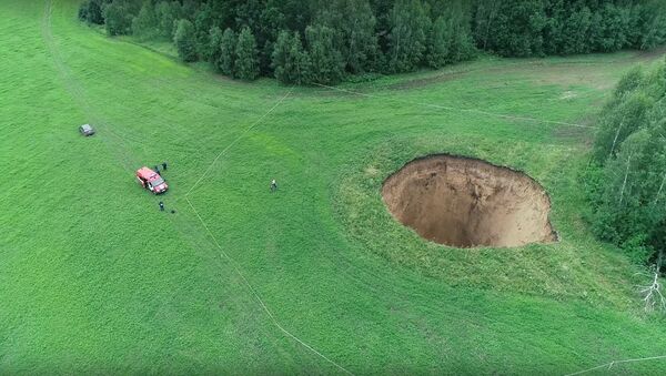 A sinkhole in Russia's Nizhny Novgorod Region - Sputnik International