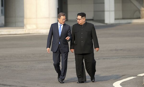North Korean leader Kim Jong Un, right, talks with South Korean President Moon Jae-in at the border village of Panmunjom in the Demilitarized Zone, South Korea, Friday, April 27, 2018 North Korean leader Kim Jong Un, right, talks with South Korean President Moon Jae-in at the border village of Panmunjom in the Demilitarized Zone, South Korea, Friday, April 27, 2018 - Sputnik International