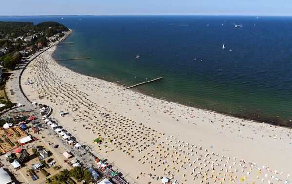 Bathing at Baltic Sea beach in northern Germany - Sputnik International