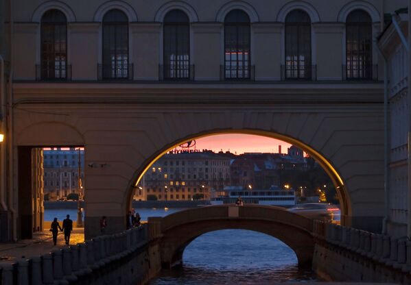 Midnight Journey: White Nights Season Starts in St. Petersburg - Sputnik International