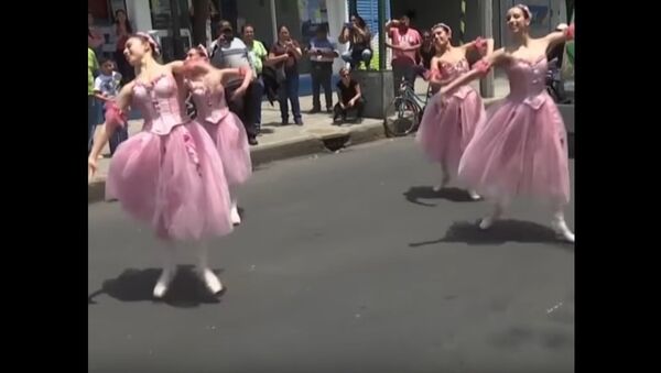 Mexico: Ballet In Traffic Lane - Sputnik International