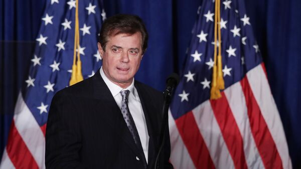 Paul Manafort, former advisor to Republican presidential candidate Donald Trump's campaign, as he checks the teleprompters before Trump's speech at the Mayflower Hotel in Washington, DC. (File) - Sputnik International