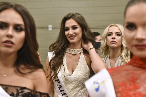Beauties Compete for Golden Crown of Miss CIS 2018 - Sputnik International