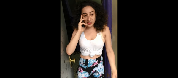 Darsell Obregon gets cops called on her by fellow New Yorker Arabella Juniper Torres for hiding from the rain under her building's doorway. Darsell Obregon gets cops called on her by fellow New Yorker Arabella Juniper Torres for hiding from the rain under her building's doorway. - Sputnik International
