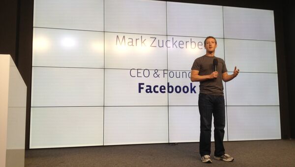 Глава Facebook Марк Цукерберг выступает на открытии конференции для разработчиков в Москве - Sputnik International