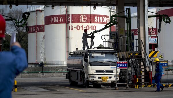 This picture taken on March 22, 2018 shows a man working in a filling station of Sinopec, China Petroleum and Chemical Corporation, in Shanghai - Sputnik International