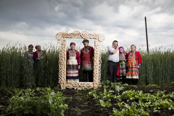 Marii El dwellers in the Ural region wear folk costumes. Portrait. A Hero of Our Time, series, 3rd place - Sputnik International