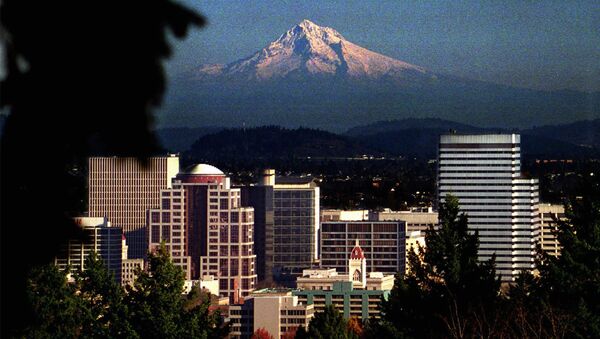 Picturesque Mt. Hood looms over downtown Portland, OR - Sputnik International