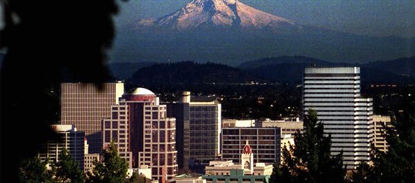 Picturesque Mt. Hood looms over downtown Portland, OR Picturesque Mt. Hood looms over downtown Portland, OR - Sputnik International